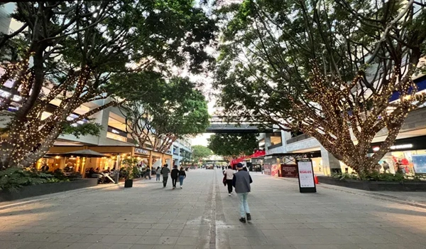 Malls Near BNW La Perla